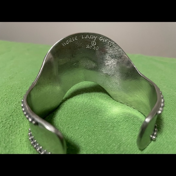 Pewter Hunter Horse Cuff Bracelet! - Picture 2 of 3